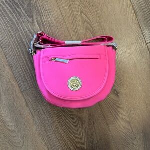Lilly Pulitzer Aura Pink GWP NEOPRENE CROSSBODY BAG Adjustable Logo Strap NWT